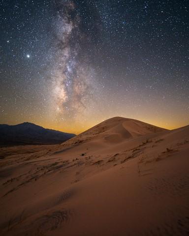 Galactic core over sand dunes