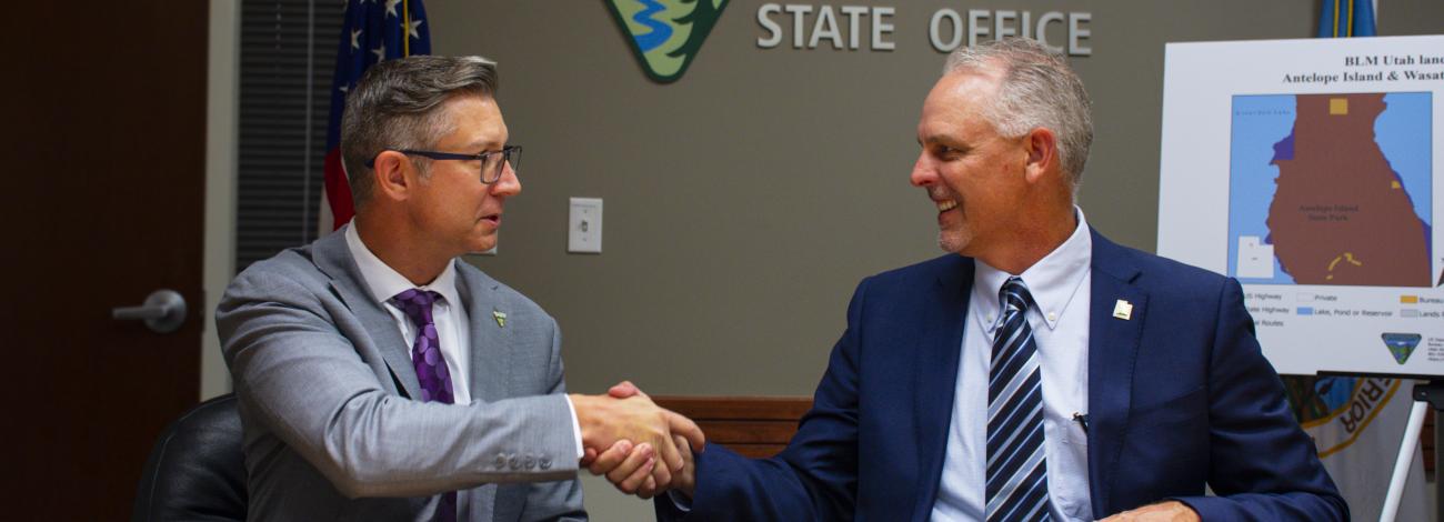 Jerry Davis, BLM Utah Acting State Director, and Scott Strong, Utah DNR State Parks Director, finalize the land conveyance documents.