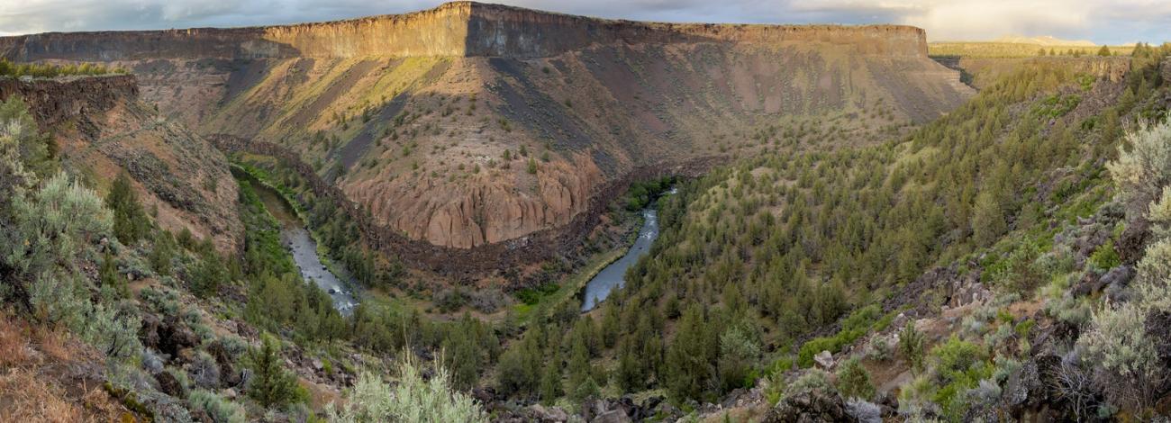 bend in the Crooked Wild and Scenic River surrounded by trees and mountains