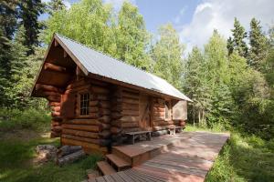 Side view of Fred Blixt Cabin